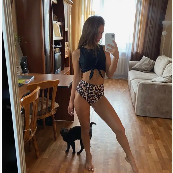2 piece Women’s Black & Leopard High Waisted & High Neck Bikini, Sm - Picture 4 of 13